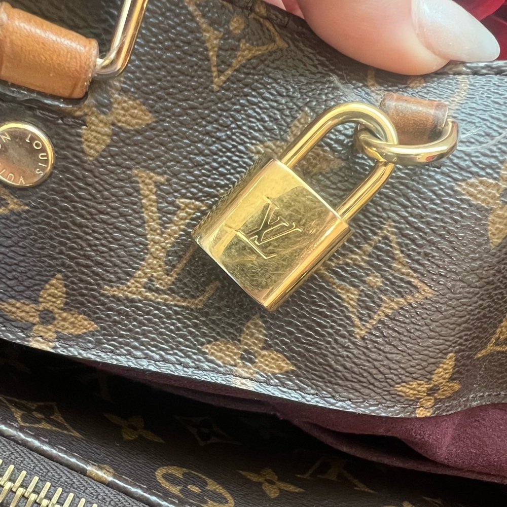 Monogram Canvas Montaigne GM- Large Travel Handbag removable strap. Lock/ key 🔐 - Picture 6 of 13